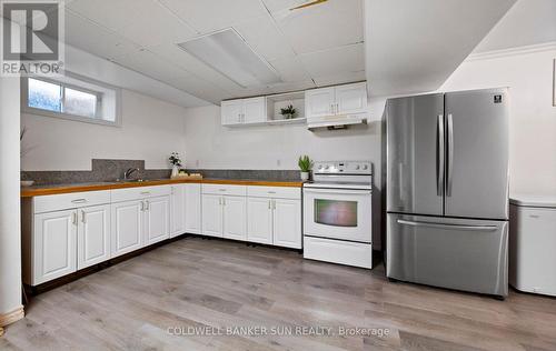 34 Previn Court, New Tecumseth, ON - Indoor Photo Showing Kitchen
