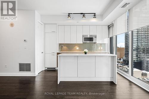 1110 - 111 Champagne Avenue S, Ottawa, ON - Indoor Photo Showing Kitchen