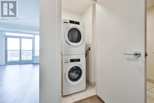 1222 - 212 King William Street, Hamilton, ON - Indoor Photo Showing Laundry Room