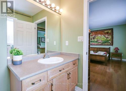 25 Cunningham Drive, Essa, ON - Indoor Photo Showing Bathroom
