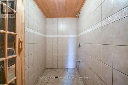 25 Cunningham Drive, Essa, ON - Indoor Photo Showing Bathroom