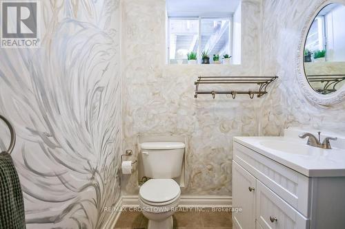 25 Cunningham Drive, Essa, ON - Indoor Photo Showing Bathroom