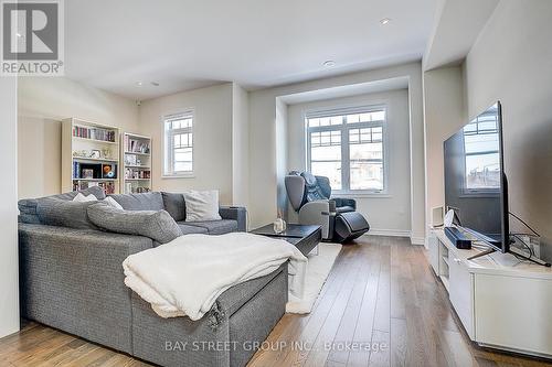 10943 Victoria Square Boulevard, Markham, ON - Indoor Photo Showing Living Room