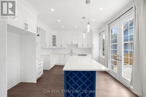 3205 Mosley Street, Wasaga Beach, ON - Indoor Photo Showing Kitchen With Upgraded Kitchen