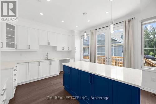 3205 Mosley Street, Wasaga Beach, ON - Indoor Photo Showing Kitchen With Upgraded Kitchen