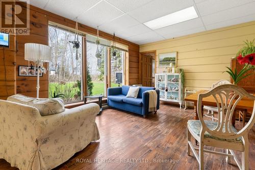 1578 County  8 Road, Kawartha Lakes (Verulam), ON - Indoor Photo Showing Living Room