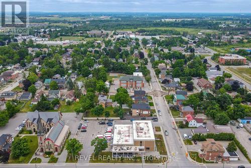 Upper 3 - 34 Cambridge Street S, Kawartha Lakes (Lindsay), ON 