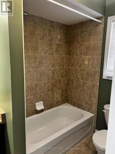 9 Admiral Crescent, Essa, ON - Indoor Photo Showing Bathroom