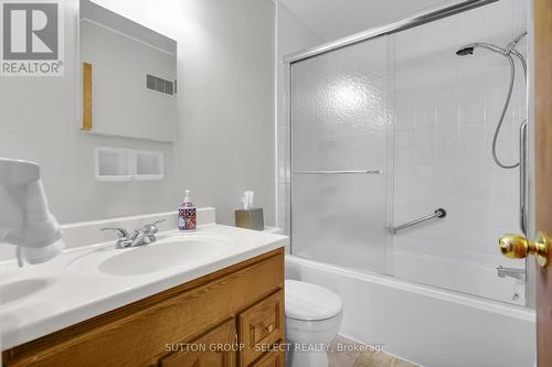 53 Graydon Street, London East (East N), ON - Indoor Photo Showing Bathroom