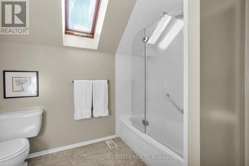 53 Graydon Street, London East (East N), ON - Indoor Photo Showing Bathroom