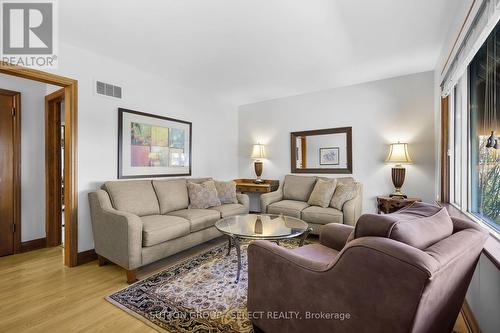 53 Graydon Street, London East (East N), ON - Indoor Photo Showing Living Room