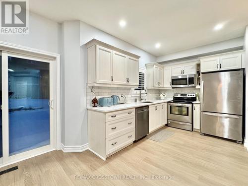 1 Black Ash Trail, Barrie, ON - Indoor Photo Showing Kitchen
