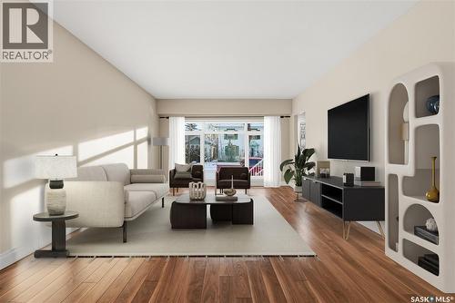 421 9Th Street, Saskatoon, SK - Indoor Photo Showing Living Room