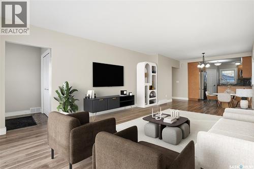 421 9Th Street, Saskatoon, SK - Indoor Photo Showing Living Room