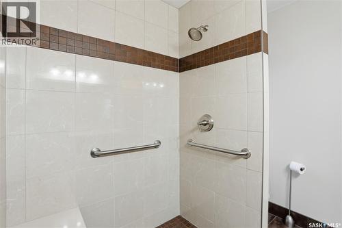 421 9Th Street, Saskatoon, SK - Indoor Photo Showing Bathroom