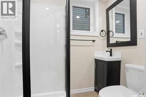 421 9Th Street, Saskatoon, SK - Indoor Photo Showing Bathroom