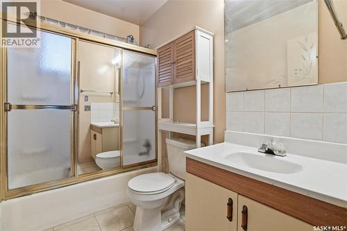 38 Portland Crescent, Regina, SK - Indoor Photo Showing Bathroom