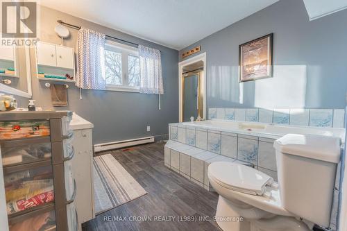 17 Champlain Crescent, Kapuskasing, ON - Indoor Photo Showing Bathroom