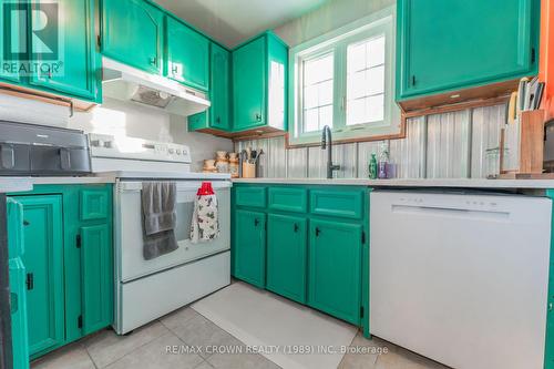 17 Champlain Crescent, Kapuskasing, ON - Indoor Photo Showing Kitchen
