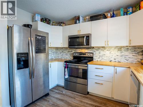 58 Mackenzie Mews, Regina, SK - Indoor Photo Showing Kitchen With Stainless Steel Kitchen