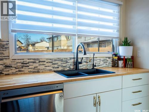 58 Mackenzie Mews, Regina, SK - Indoor Photo Showing Kitchen With Double Sink With Upgraded Kitchen