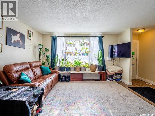 58 Mackenzie Mews, Regina, SK - Indoor Photo Showing Living Room