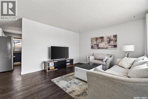 11 Coleman Crescent, Regina, SK - Indoor Photo Showing Living Room