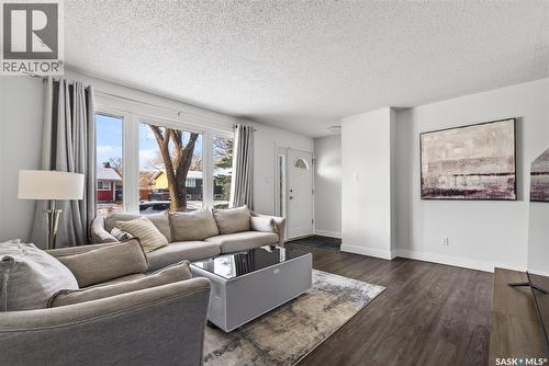 11 Coleman Crescent, Regina, SK - Indoor Photo Showing Living Room