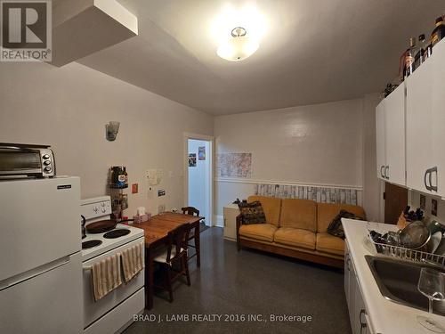 1 - 984 Dundas Street W, Toronto, ON 