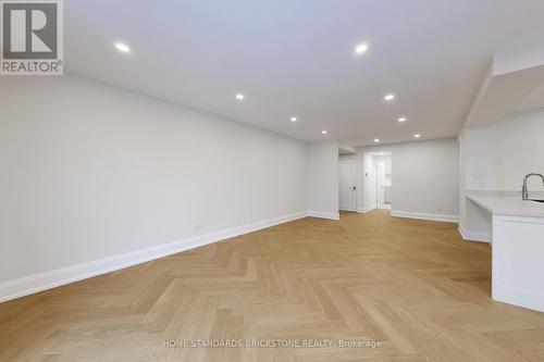 1001 - 40 Rosehill Avenue, Toronto, ON - Indoor Photo Showing Other Room
