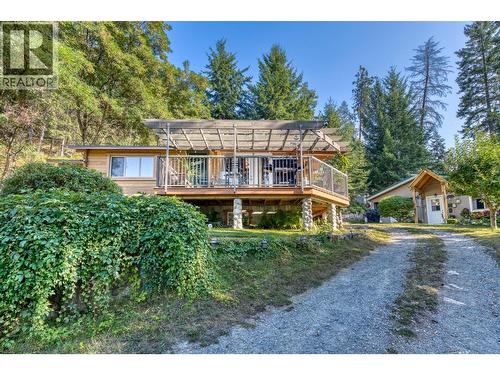 11190 3A Highway, Sanca, BC - Outdoor With Deck Patio Veranda