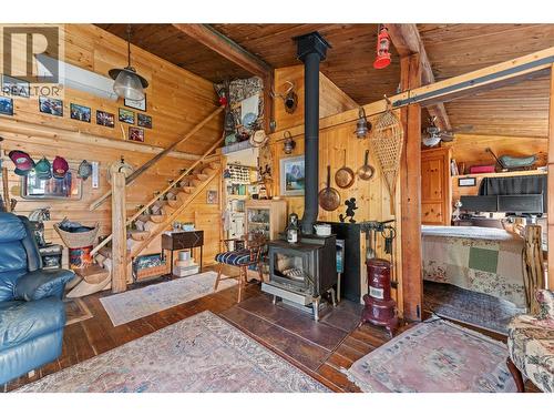 11190 3A Highway, Sanca, BC - Indoor