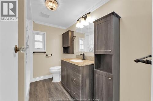 56 Parkside Dr, Mcgregor, ON - Indoor Photo Showing Bathroom