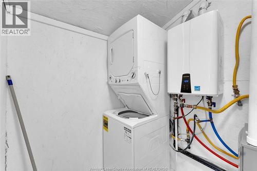 56 Parkside Dr, Mcgregor, ON - Indoor Photo Showing Laundry Room