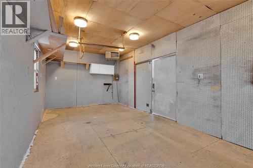 56 Parkside Dr, Mcgregor, ON - Indoor Photo Showing Garage