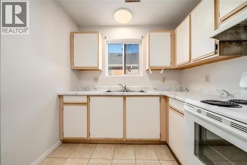 1970 Daytona, Windsor, ON - Indoor Photo Showing Kitchen With Double Sink