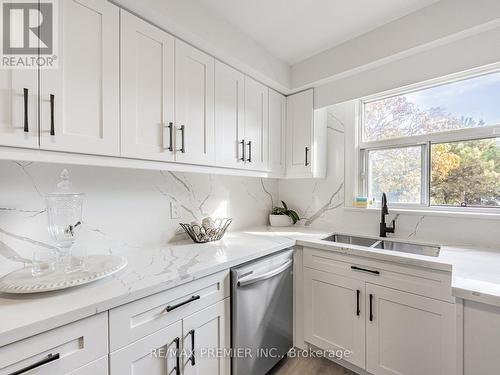 1368 Tansley Drive, Oakville, ON - Indoor Photo Showing Kitchen With Double Sink
