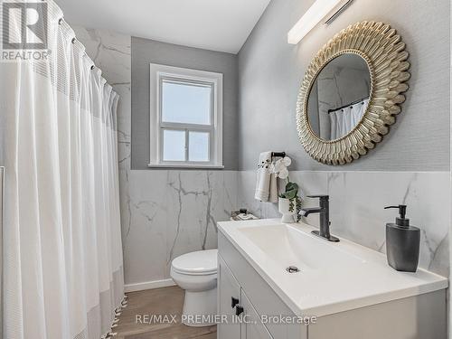 1368 Tansley Drive, Oakville, ON - Indoor Photo Showing Bathroom