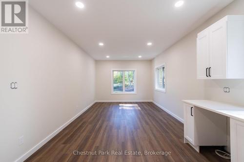 26 Aspen Lane, Nipissing, ON - Indoor Photo Showing Other Room