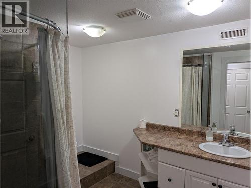 Lower Level - 3576 Rose Road, Kelowna, BC - Indoor Photo Showing Bathroom