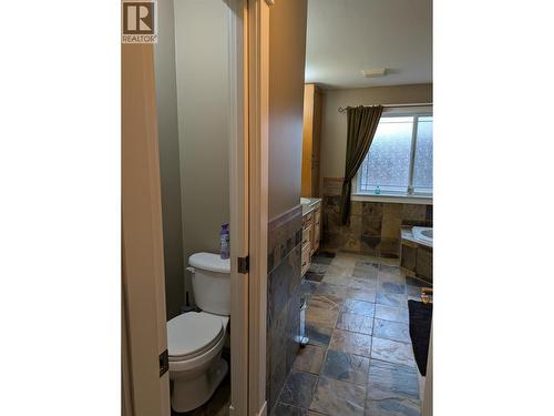 Second Level - 3576 Rose Road, Kelowna, BC - Indoor Photo Showing Bathroom