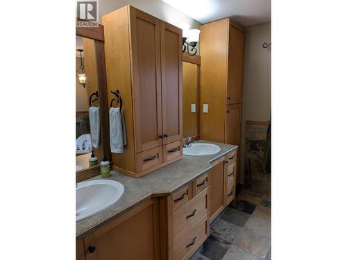 Second Level - 3576 Rose Road, Kelowna, BC - Indoor Photo Showing Bathroom