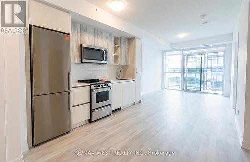 419 - 251 Manitoba Street, Toronto, ON - Indoor Photo Showing Kitchen