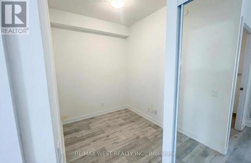 419 - 251 Manitoba Street, Toronto, ON - Indoor Photo Showing Other Room