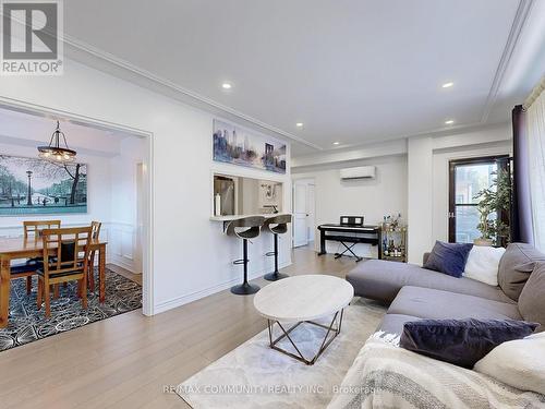 309 - 740 Eglinton Avenue W, Toronto, ON - Indoor Photo Showing Living Room