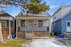 26 BAYFIELD AVENUE  Hamilton, ON L8H 3M4