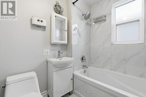 26 Bayfield Avenue, Hamilton, ON - Indoor Photo Showing Bathroom