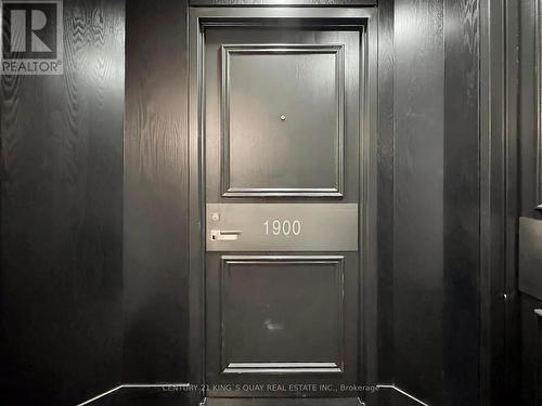 1900 - 38 Elm Street, Toronto, ON - Indoor Photo Showing Other Room
