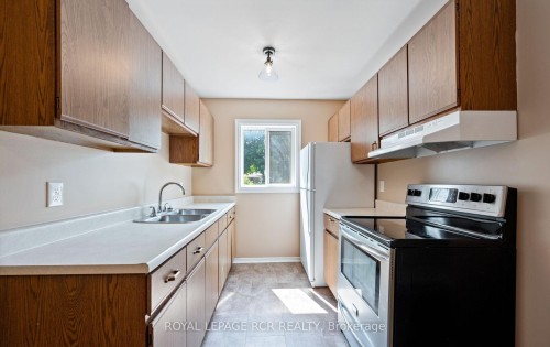 12-4 Cedar Drive, Orangeville, ON - Indoor Photo Showing Kitchen With Double Sink