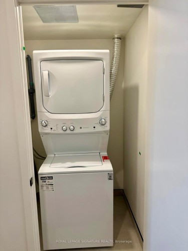 920-1050 Eastern Avenue, Toronto, ON - Indoor Photo Showing Laundry Room